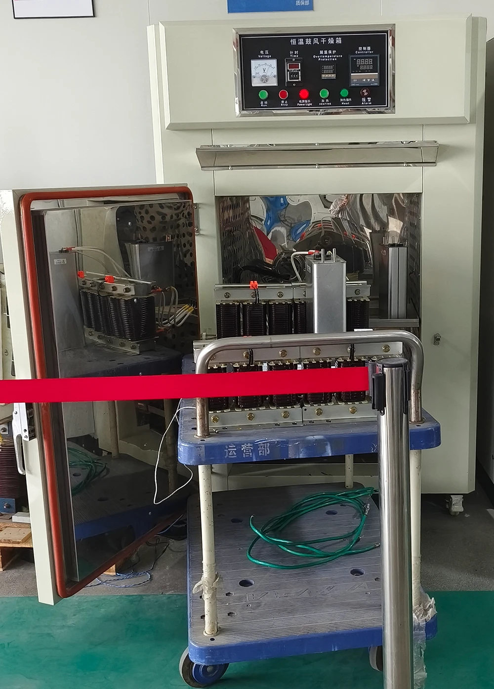 Controlled-temperature drying oven